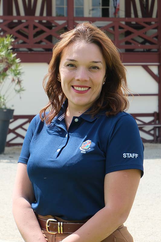 Corina SIMON, chargée d'accueil au golf du Sporting Club Vichy