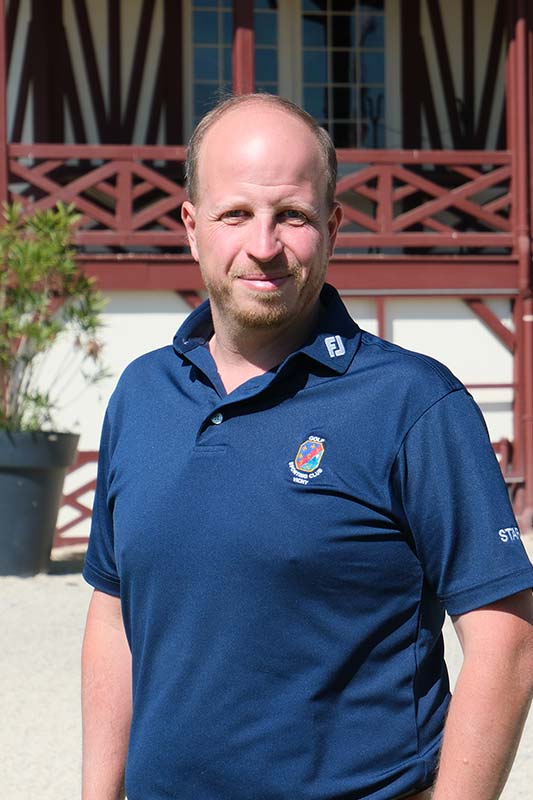 Pierre François Baumann, chargé d'accueil au Sporting Club Vichy Golf